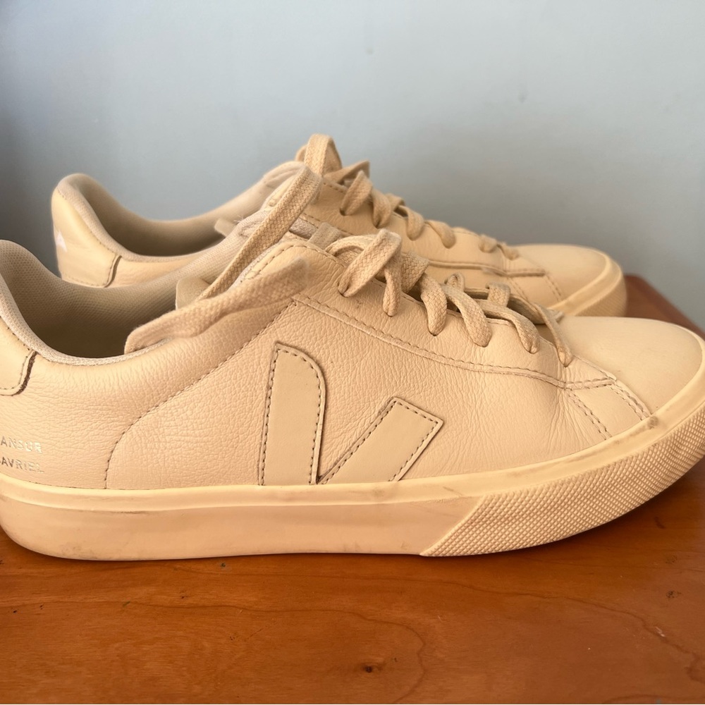 VEJAS CREAM LEATHER SIZE 8